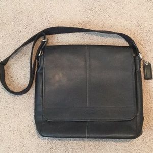 Beautiful NEW COACH Large Black Leather BAG